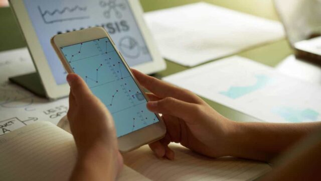 Entérate cómo los 7 mil millones de smartphones que hay en el mundo podrían afectar la sostenibilidad de los centros de datos